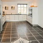 Seven-bedroom In * Bredebro