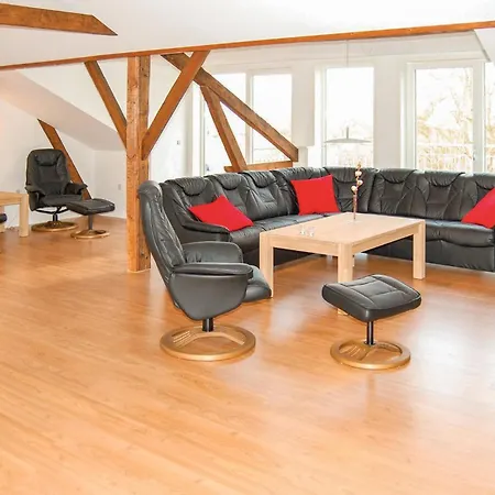 Seven-bedroom In Dom wakacyjny Bredebro