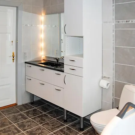 Seven-bedroom In Сasa de vacaciones Bredebro
