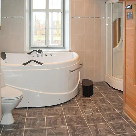 Seven-bedroom In Сasa de vacaciones Bredebro