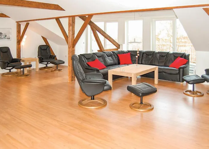 Seven-bedroom In Dom wakacyjny Bredebro
