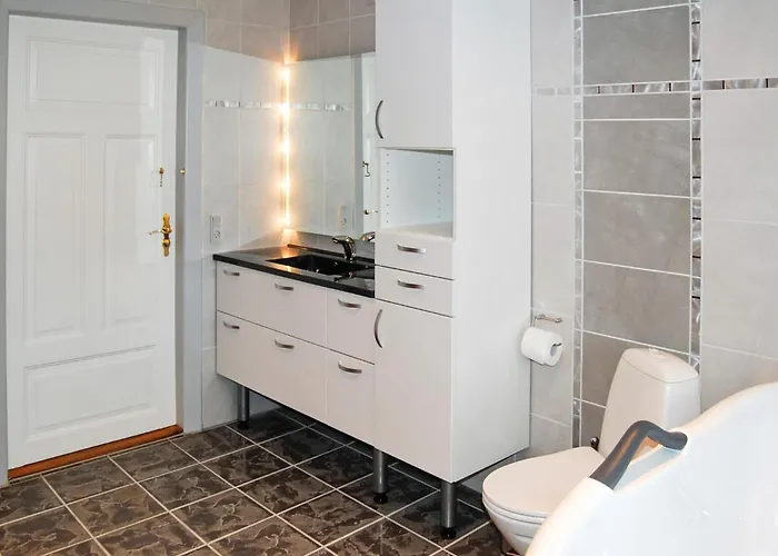 Seven-bedroom In Dom wakacyjny Bredebro